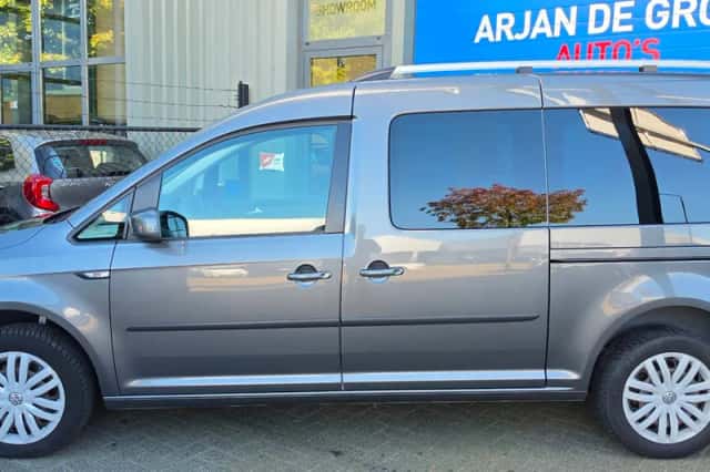 Volkswagen Caddy (2018) thumbnail 2