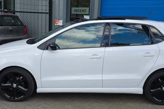 Volkswagen Polo (2016) thumbnail 2