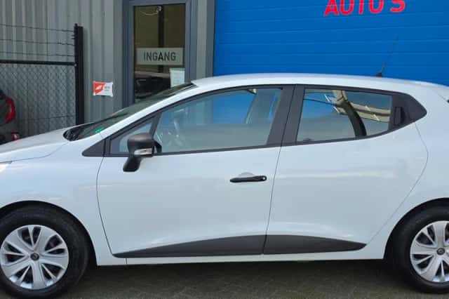 Renault Clio (2019) thumbnail 2