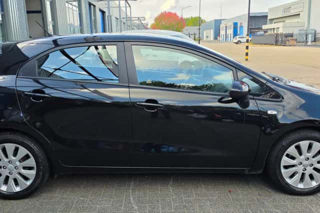 Kia Rio (2012) thumbnail 5