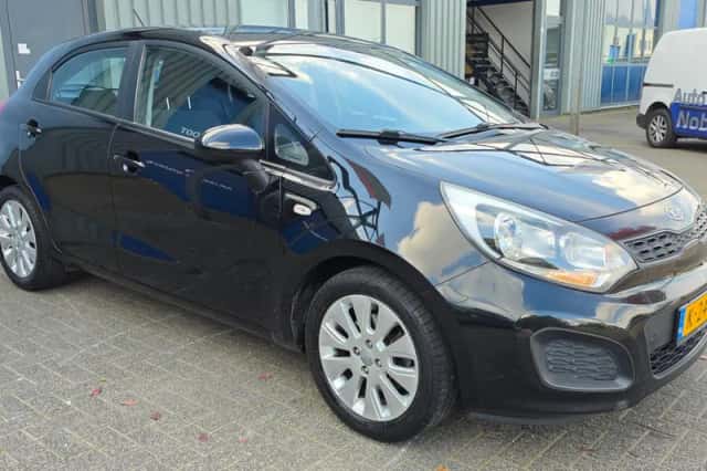 Kia Rio (2012) thumbnail 6