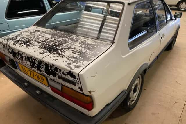 Volkswagen Polo (1989) thumbnail 3