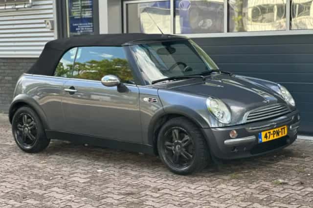 MINI Cabrio (2004) thumbnail 6