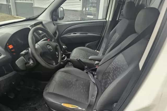 Opel Combo (2015) thumbnail 2