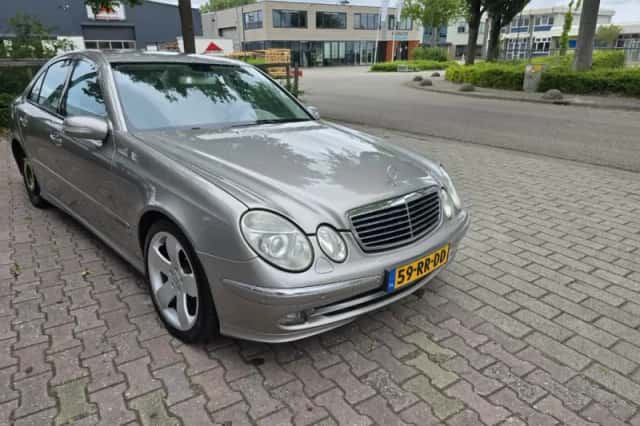 Mercedes-Benz E-Klasse (2005) thumbnail 3