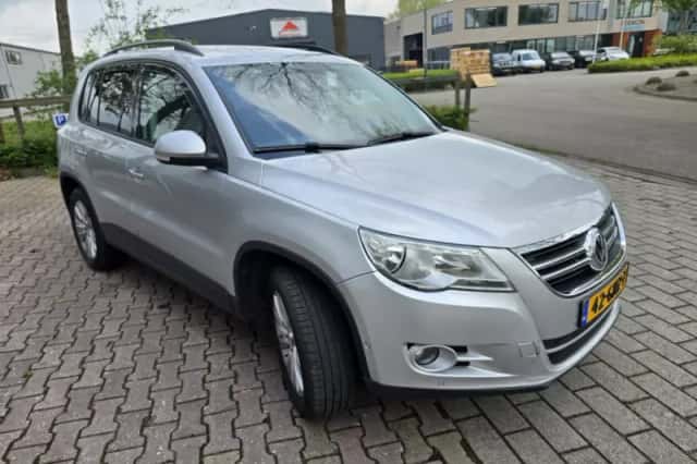 Volkswagen Tiguan (2008) thumbnail 3