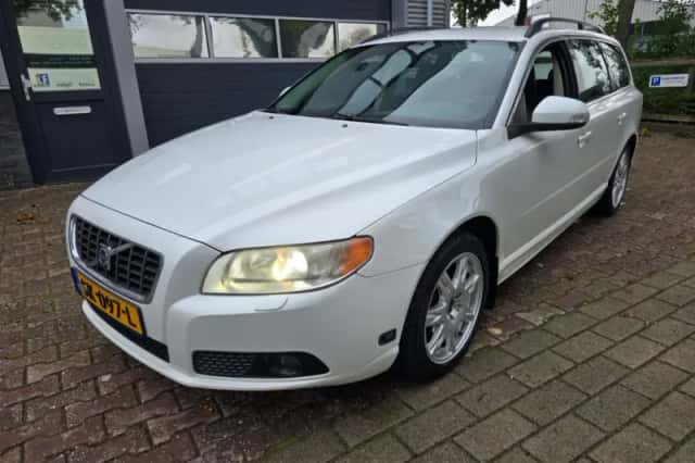 Volvo V70 (2009) thumbnail 1