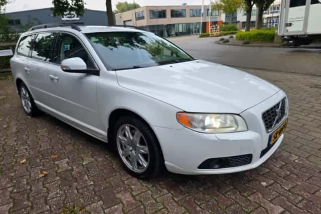 Volvo V70 (2009) thumbnail 3
