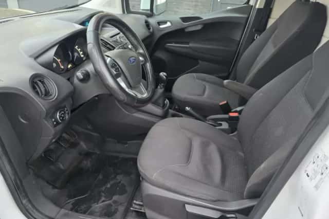 Ford Transit Courier (2017) thumbnail 2
