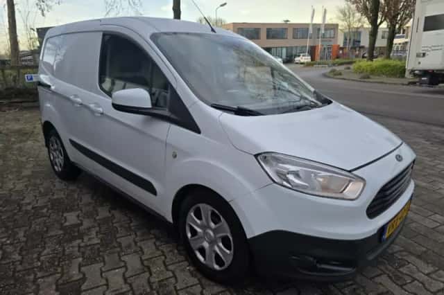 Ford Transit Courier (2017) thumbnail 3