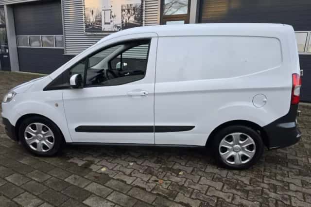 Ford Transit Courier (2017) thumbnail 5