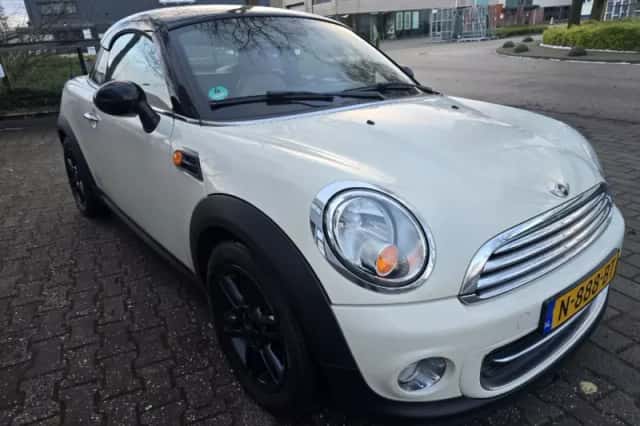 MINI Coupé (2012) thumbnail 3
