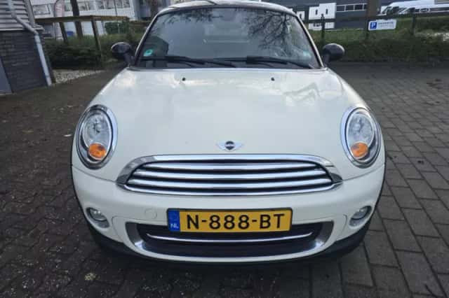 MINI Coupé (2012) thumbnail 4