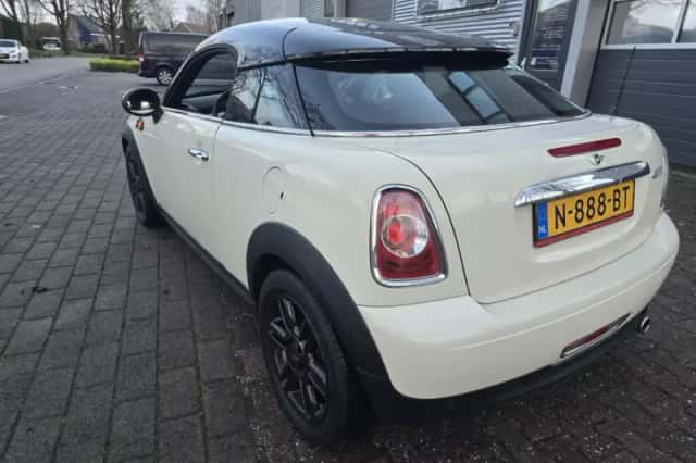 MINI Coupé (2012) thumbnail 5