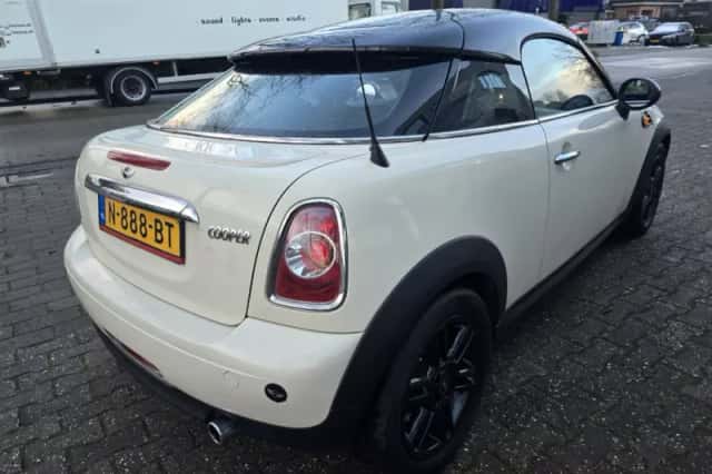 MINI Coupé (2012) thumbnail 6