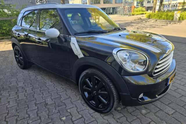 MINI Countryman (2011) thumbnail 3