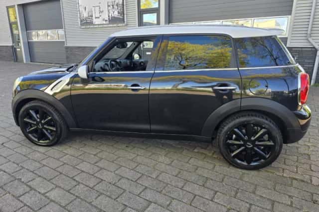 MINI Countryman (2011) thumbnail 6