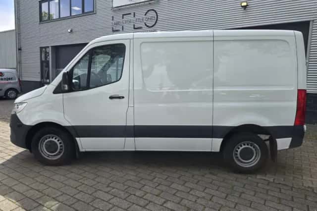 Mercedes-Benz Sprinter (2023) thumbnail 5