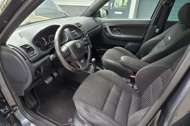 Škoda Fabia (2012) thumbnail 2