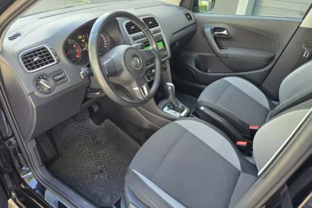 Volkswagen Polo (2013) thumbnail 2