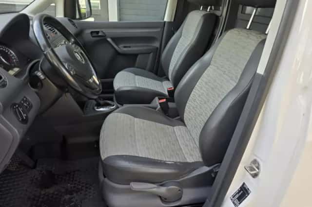 Volkswagen Caddy (2013) thumbnail 2
