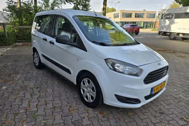 Ford Tourneo Courier (2017) thumbnail 3