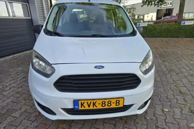 Ford Tourneo Courier (2017) thumbnail 4