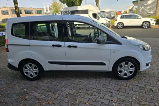 Ford Tourneo Courier (2017) thumbnail 6