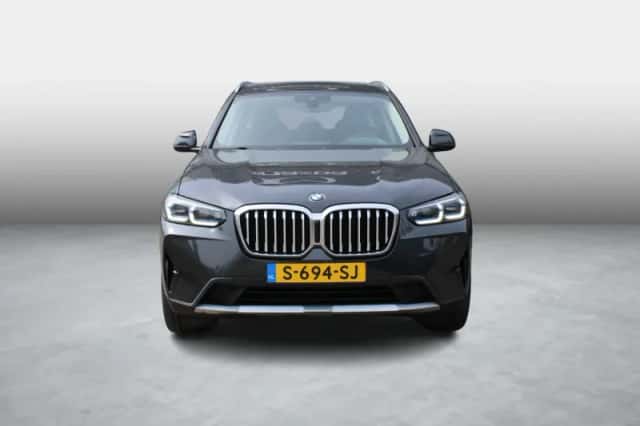 BMW X3 (2022) thumbnail 2