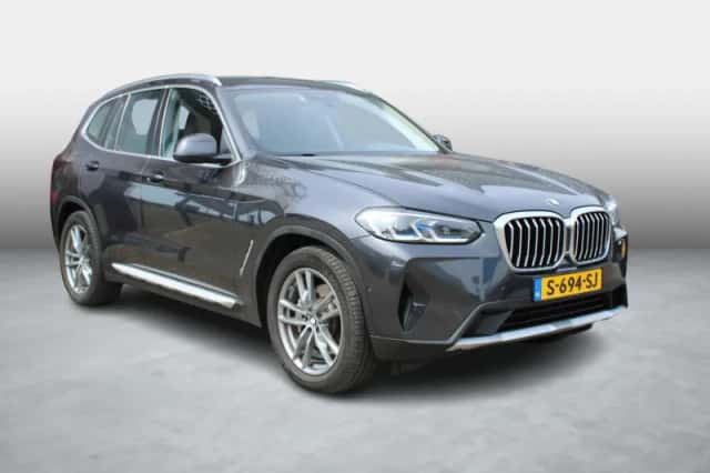 BMW X3 (2022) thumbnail 3