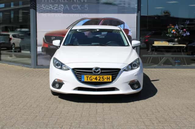 Mazda 3 (2016) thumbnail 2