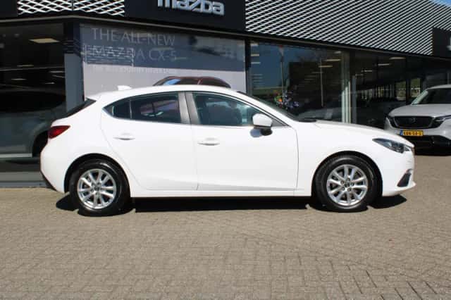 Mazda 3 (2016) thumbnail 4
