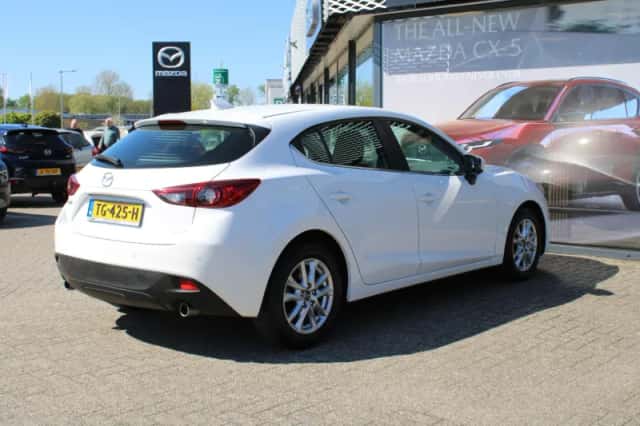 Mazda 3 (2016) thumbnail 5