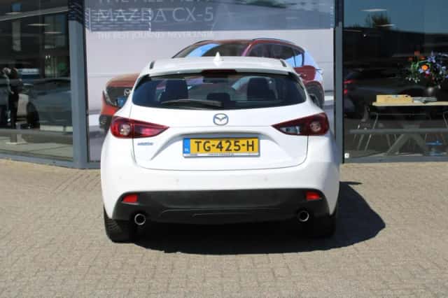 Mazda 3 (2016) thumbnail 6