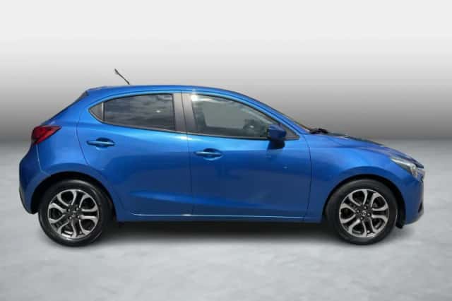 Mazda 2 (2015) thumbnail 6