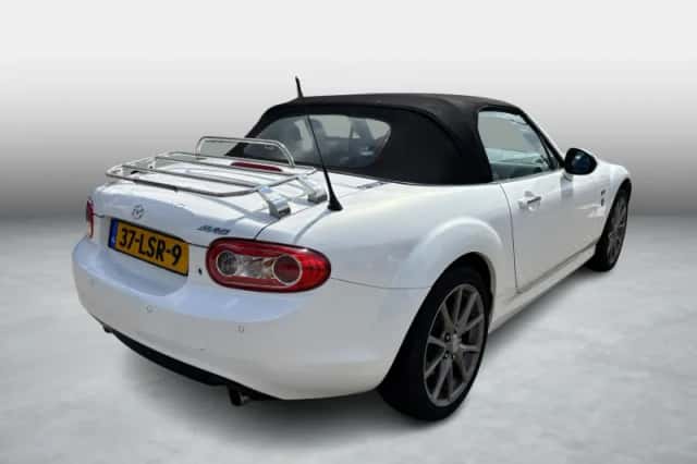 Mazda MX-5 (2010) thumbnail 4