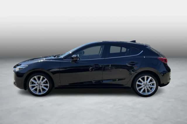 Mazda 3 (2018) thumbnail 2