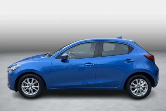 Mazda 2 (2017) thumbnail 2