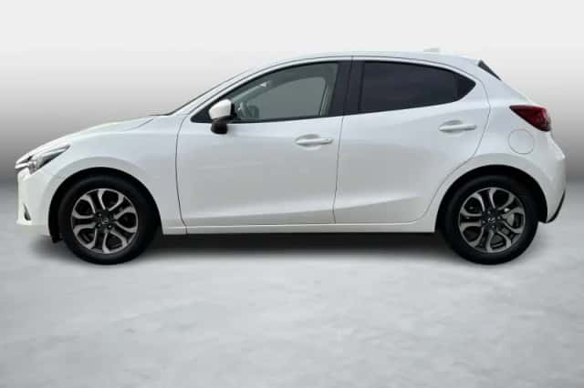 Mazda 2 (2018) thumbnail 2