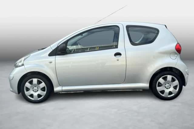 Toyota Aygo (2008) thumbnail 2