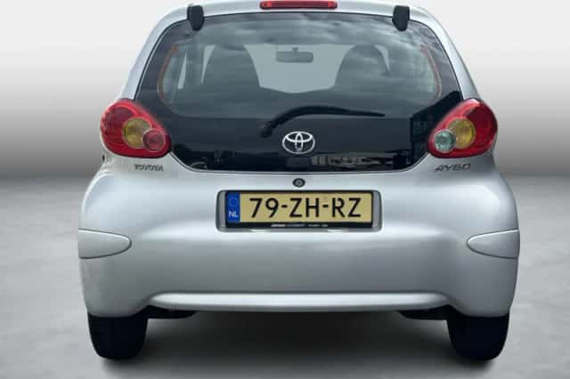 Toyota Aygo (2008) thumbnail 4