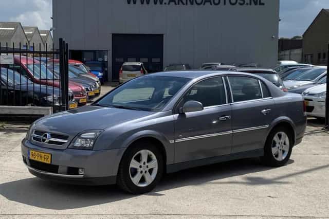 Opel Vectra (2004) thumbnail 1