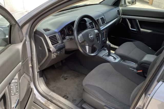 Opel Vectra (2004) thumbnail 3