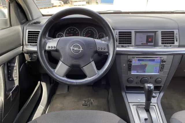 Opel Vectra (2004) thumbnail 5