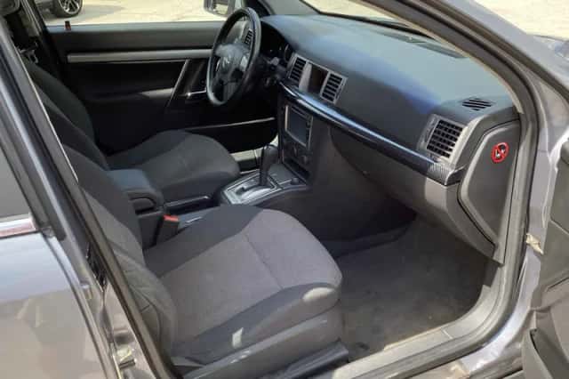 Opel Vectra (2004) thumbnail 6