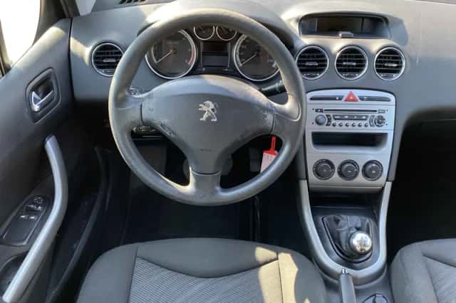 Peugeot 308 (2013) thumbnail 5