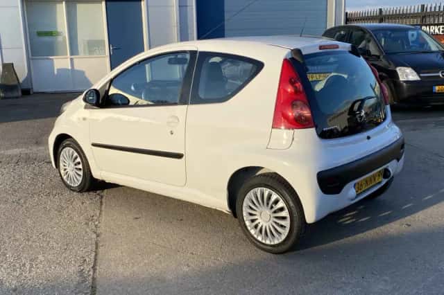 Peugeot 107 (2010) thumbnail 2
