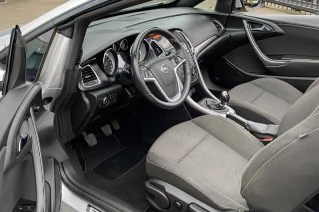 Opel Cascada (2016) thumbnail 3