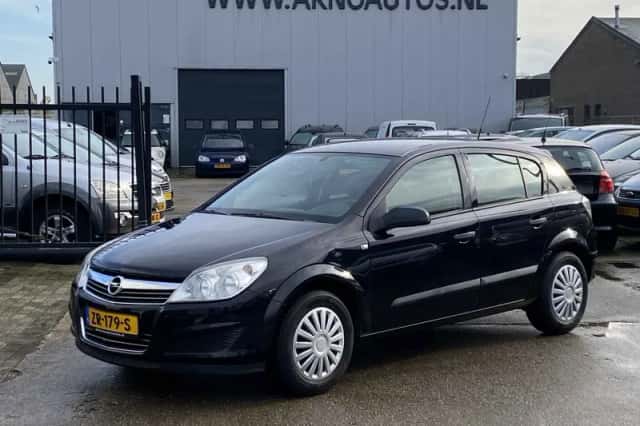 Opel Astra (2009) thumbnail 1