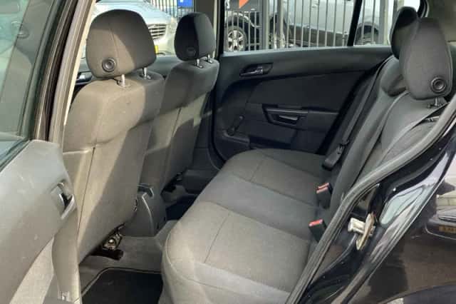 Opel Astra (2009) thumbnail 4